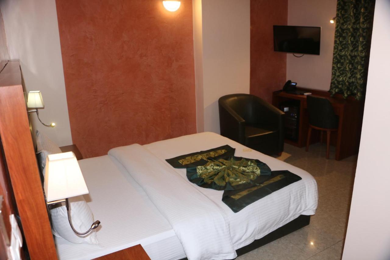 Hotel Jouvence International Яунде Экстерьер фото