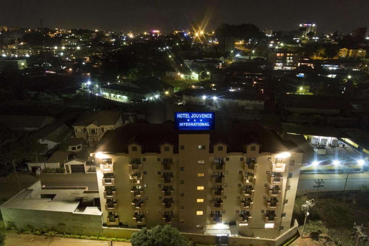 Hotel Jouvence International Яунде Экстерьер фото