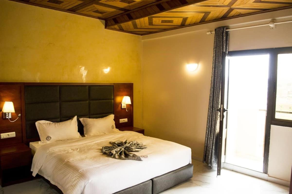 Hotel Jouvence International Яунде Экстерьер фото