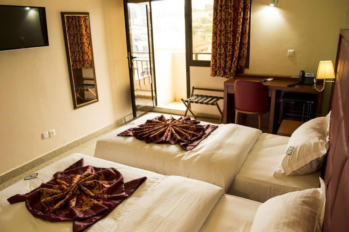 Hotel Jouvence International Яунде Экстерьер фото
