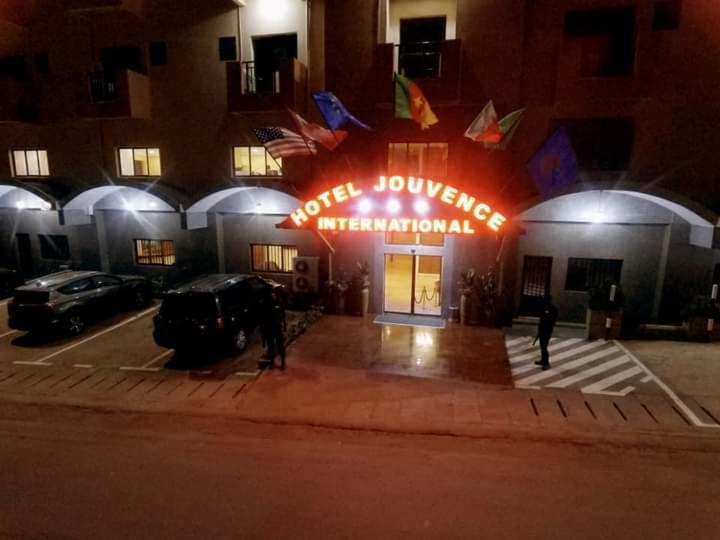 Hotel Jouvence International Яунде Экстерьер фото