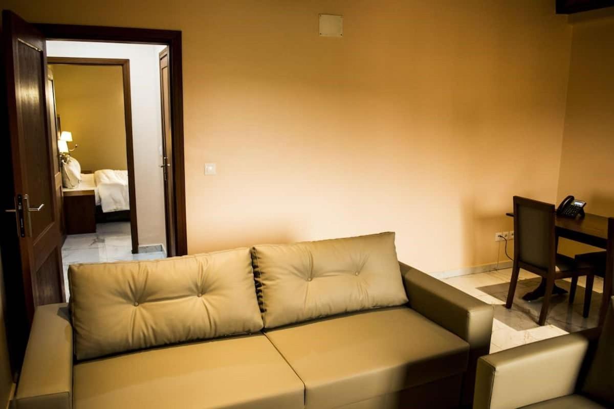 Hotel Jouvence International Яунде Экстерьер фото